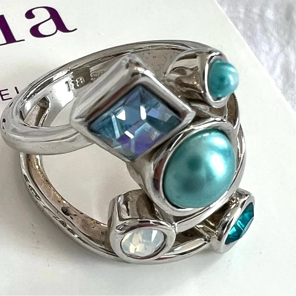 Lia sophia Sz 7 “Comet” ring, cut crystals and glass pearls, silver tone. EUC